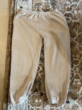 PrettyLittleThing Cream Sweatpants – Neutral Cozy Joggers / Loungewear